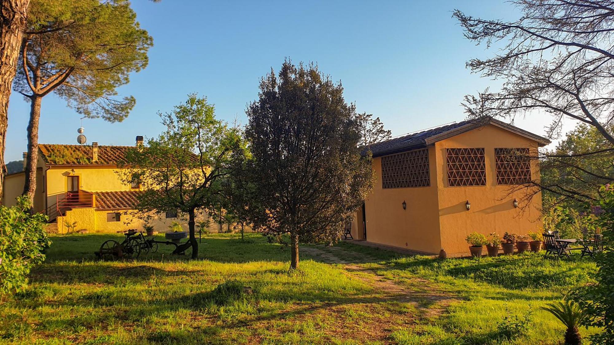 Agriturismo Podere Le Tombe Guest House Palaia Exterior photo