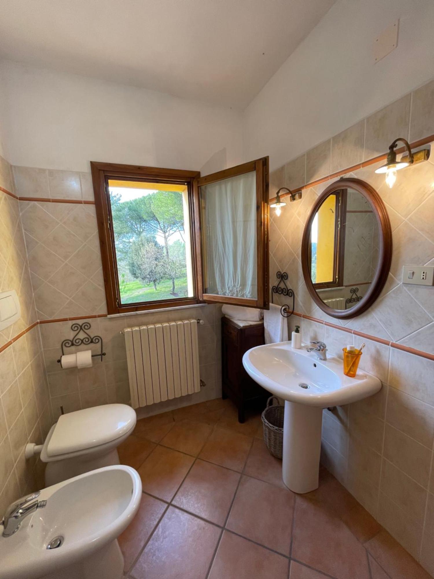 Agriturismo Podere Le Tombe Guest House Palaia Room photo